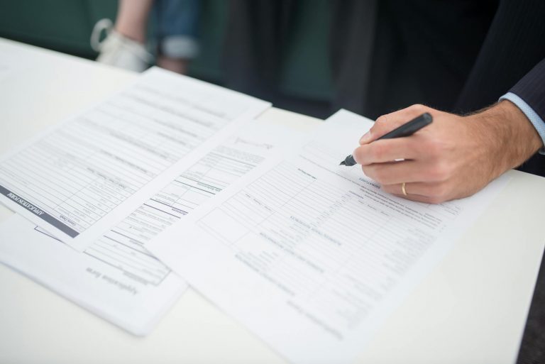 Expat couple reviewing Rechtsschutzversicherung documents in Germany, understanding German legal rights.